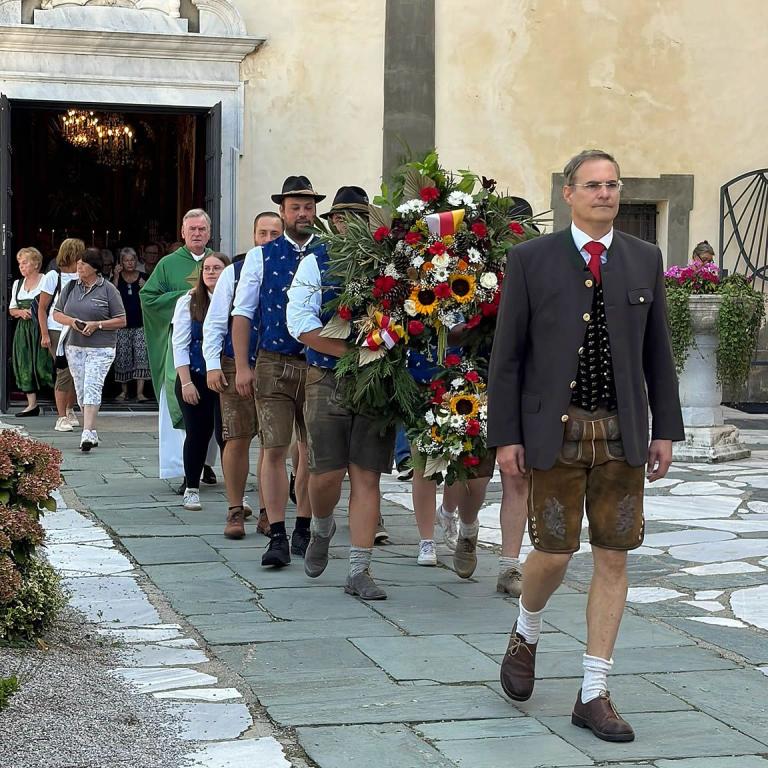 Ossiacher Kirchtag 2026 - Auszug nach der Messe zum Kriegerdenkmal